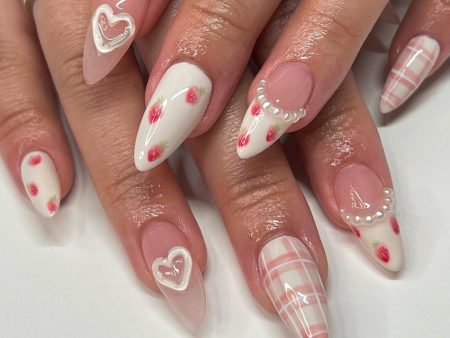 Wholesale Plastic Heart-shaped Strawberry Manicure Slices Online now