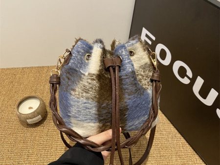 Wholesale Wool Contrast Color Casual Fashion One Shoulder Crossbody Bucket Bag Online Hot Sale